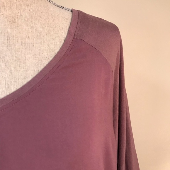 Two by Vince Camuto V-Neck Top Medium Pink Casual Long Sleeve - Picture 2 of 6